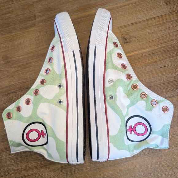 CONVERSE Chuck Taylor Hi Top Custom Strawberry Cow Patch size 10.5W 8.5M - Picture 2 of 11